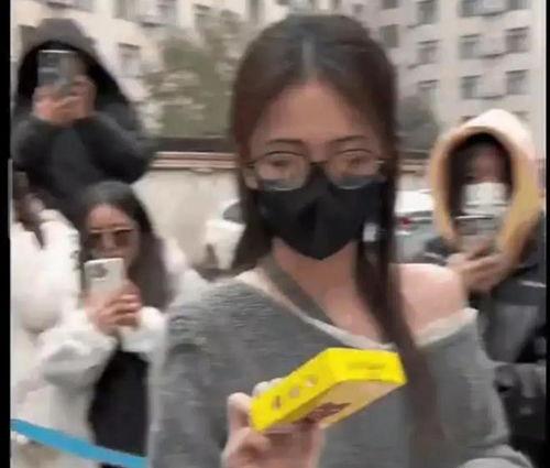 网红吃不雅瓜爆料图片,揭秘背后惊人真相